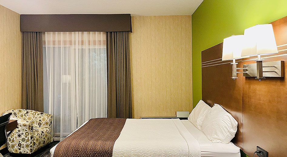 DELUXE ROOM